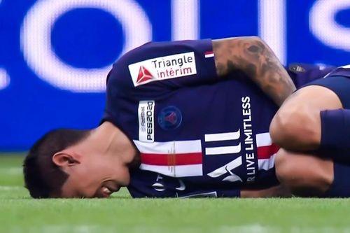 Người cũ của MU bị đuổi sau cú vào bóng khiến Di Maria nằm sân