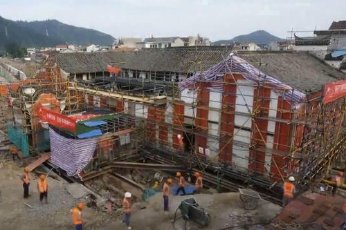 Di dời tòa nhà 100 năm tuổi khỏi dòng nước lũ ở Trung Quốc