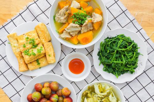 Gợi ý mâm cơm ngày hè cho gia đình bận rộn