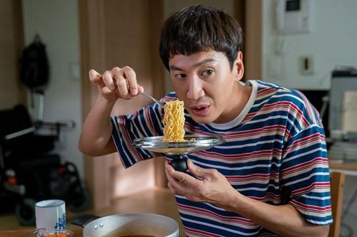 Vì sao 'Hoàng tử châu Á' Lee Kwang Soo ít đóng phim tình cảm?
