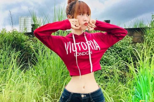 Hot girl có vòng eo 35 cm bị tố cắt xương sườn, chỉnh ảnh quá đà