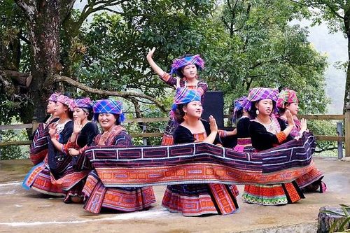 Độc đáo bản Sin Suối Hồ