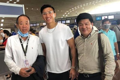 Văn Hậu về Việt Nam, sẵn sàng cách ly