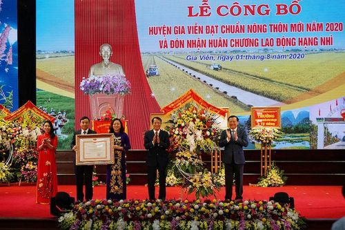 Gia Viễn đạt chuẩn nông thôn mới và đón nhận Huân chương Lao động hạng Nhì