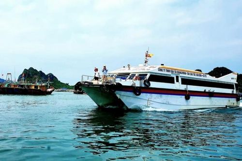 Quảng Ninh tạm ngừng cấp phép cho các phương tiện đường thủy ra khơi