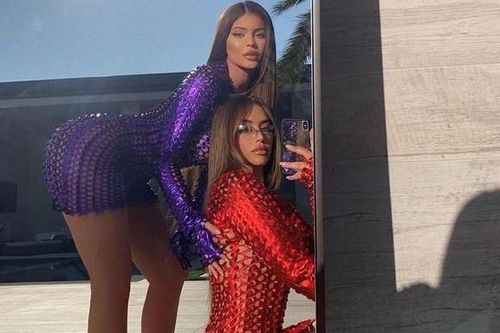 Tỷ phú 9X Kylie Jenner diện đồ outfit bốc lửa cùng bạn thân Stassie như 2 chị em sinh đôi
