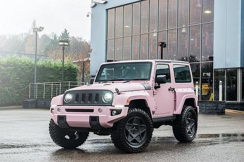 Jeep Wrangler độ màu 'hường' độc đáo hơn 1,48 tỷ đồng