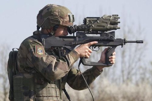 Vì sao súng trường FAMAS 'chết yểu' dù có tốc độ xả đạn cực cao?
