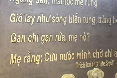 Tháng 7 bên bến đò mẹ Suốt
