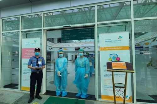 TP.HCM: 'Buồng' khám sàng lọc giúp phòng lây nhiễm Covid-19