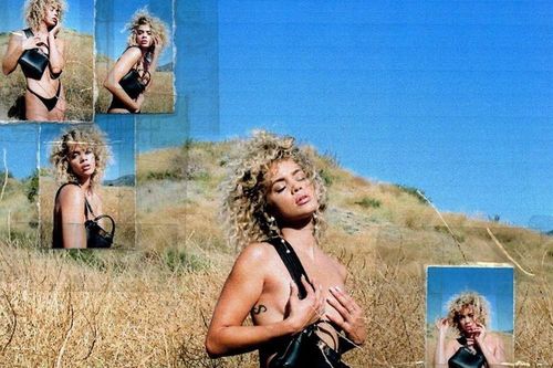 Jasmine Sanders hở bạo giữa thiên nhiên