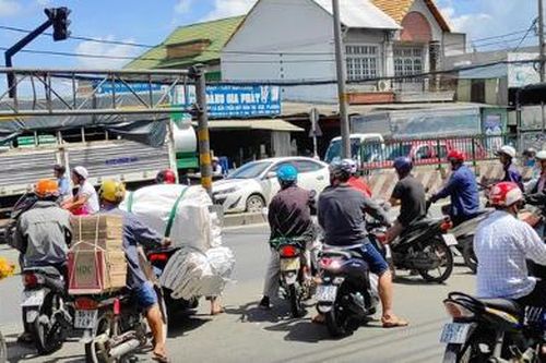 Cận cảnh khúc cua 'tử thần' ở quận Bình Tân