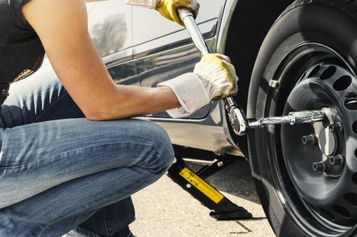 Những dấu hiệu cho thấy xe hơi của bạn cần thay lốp ngay