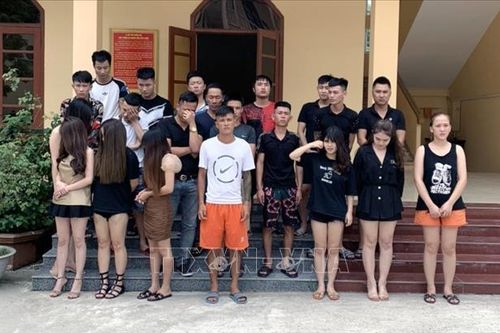 Bắt giữ nhiều đối tượng dùng ma túy trong quán karaoke