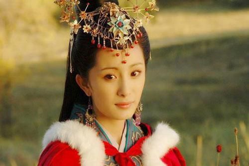 Mỹ nhân sở hữu nhan sắc tuyệt trần nhưng bị Hoàng đế hắt hủi, sau này phải làm thiếp của con trai phu quân mới qua đời
