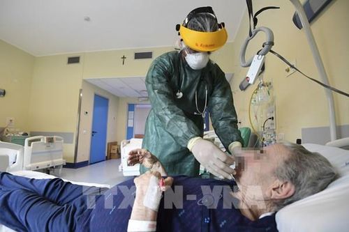 Italy thử nghiệm vắcxin phòng COVID-19 trên người