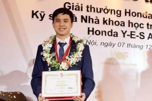 Thủ khoa với điểm 3.95/4.0 ĐH Khoa học Tự nhiên nhận học bổng Pháp