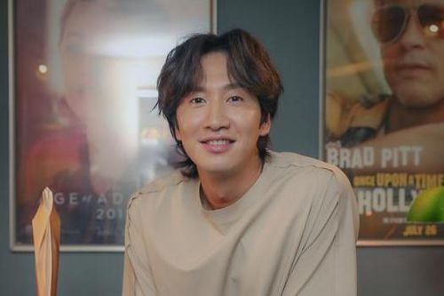 Lee Kwang Soo làm rõ tin lục đục nội bộ 'Running Man', vẫn đang yêu say đắm Lee Sun Bin