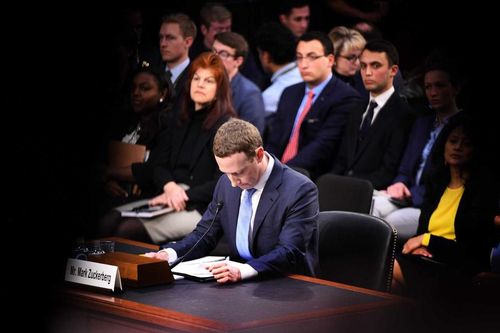 Nói người dùng 'ngu' và 8 scandal xấu xí khác Facebook từng dính