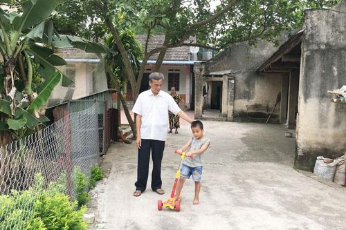 Thanh niên rời làng, vườn ruộng bỏ hoang?
