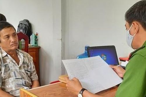 Khởi tố bị can chém bạn nhậu cùng xóm gây thương tích