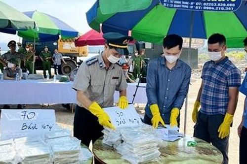 Tiêu hủy vật chứng vụ án 100 bánh heroin