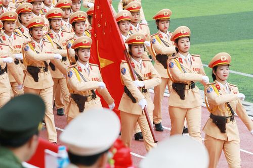 Những 'bóng hồng' nổi bật trong màn diễu binh lực lượng Công an nhân dân