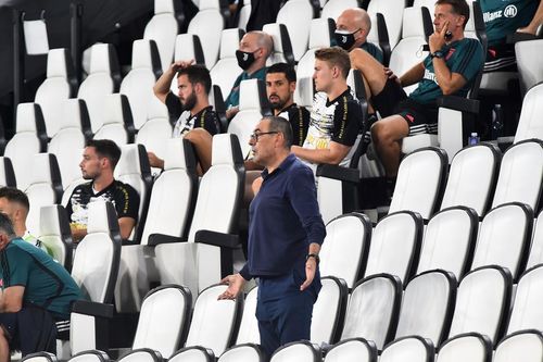 Ronaldo ngán ngẩm nhìn Juventus thua 1-3 trong ngày nâng cúp