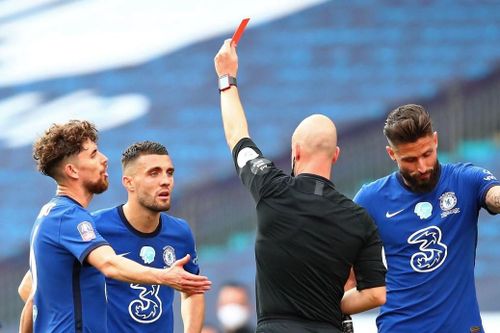 Trọng tài bị tố giúp Arsenal vô địch FA Cup