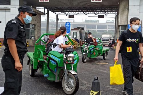 Bắc Kinh mở lại chợ Tân Phát Địa