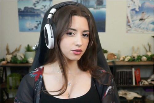 Nữ streamer bị kẻ lạ rình rập, dọa giết suốt nhiều tháng