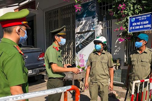 Phong tỏa 25 hộ dân liên quan ca bệnh 590