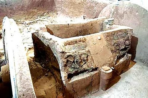 Phát hiện bia mộ 388 năm tuổi ở Trung Quốc