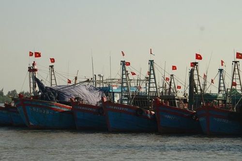 Nghệ An, Thanh Hóa: Người dân di dời trước bão, phòng chống dịch tại nơi sơ tán