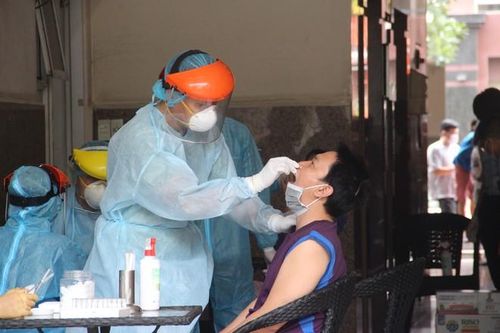 TP.HCM: Hơn 32.000 người về từ Đà Nẵng khai báo y tế
