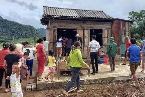 Xót xa cảnh bố bị liệt, mẹ câm điếc không mua nổi quan tài cho con 2 tuổi