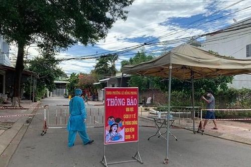 Phong tỏa 2 khu dân cư, tạm dừng 1 bệnh xá quân đội liên quan lịch trình bệnh nhân 590