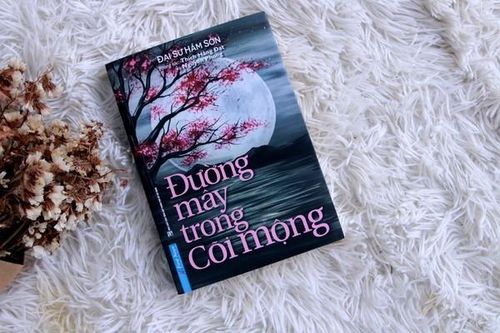 Để sống vẫn nhẹ như mây trời ở chốn nhân gian bộn bề lo toan