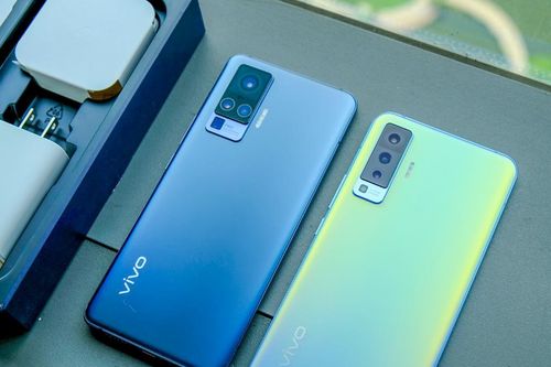 Trên tay vivo X50 và X50 Pro: Ngoại hình chắc chắn cầm thích tay, cụm camera nổi bật
