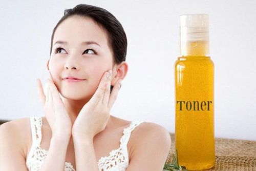 Phương pháp làm đẹp không thể tin nổi: Dưỡng da từ nước tiểu