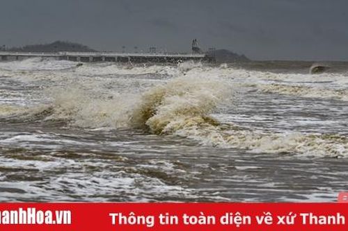Người dân ven biển huyện Hoằng Hóa khẩn trương ứng phó bão số 2