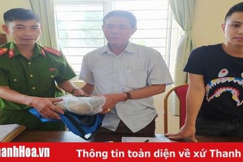 Nhặt được 50 triệu đồng, nam thanh niên trả lại cho người làm rơi