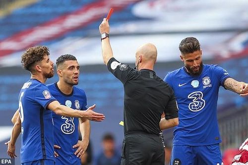 Cổ động viên: Trọng tài giúp Arsenal vô địch FA Cup
