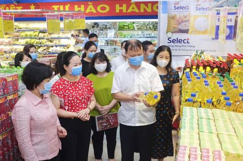 Các siêu thị tăng lượng hàng hóa lên gấp 2-3 lần