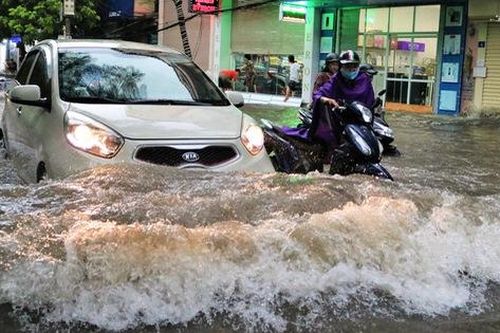 Hải Phòng: Nhiều tuyến phố ngập lụt sau bão số 2