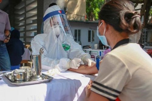 Quyền Bộ trưởng Bộ Y tế: Tăng tốc truy vết các trường hợp đi về từ Đà Nẵng