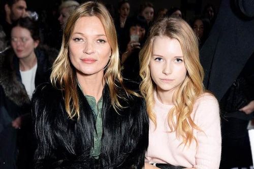 Phong cách gợi cảm của người mẫu Lottie Moss