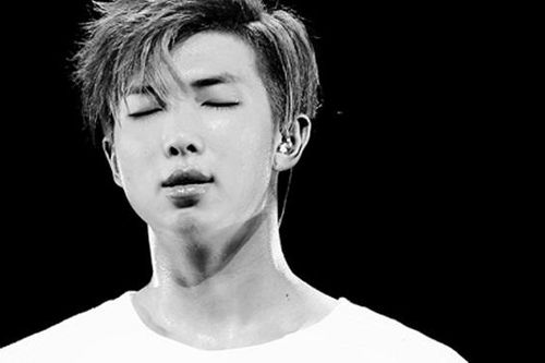 BTS 'bắt tay' chủ tịch Bang, 'troll' RM đến phát khóc