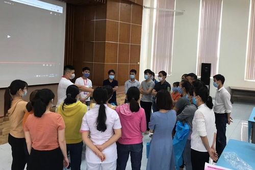 Chi viện khẩn cán bộ y tế cho Thừa Thiên Huế và Quảng Nam