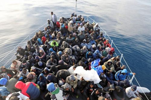Giải cứu hàng trăm người nhập cư ở vùng biển Libya